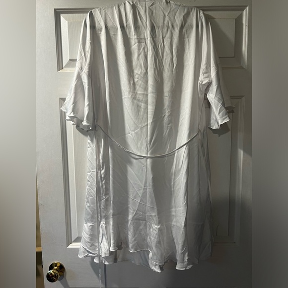 White Satin Robe - Picture 4 of 4